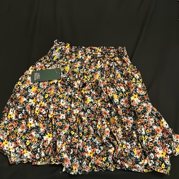 Wild Fable, brand new. Black with flowers. Stretchy waist. - Picture 1 of 4